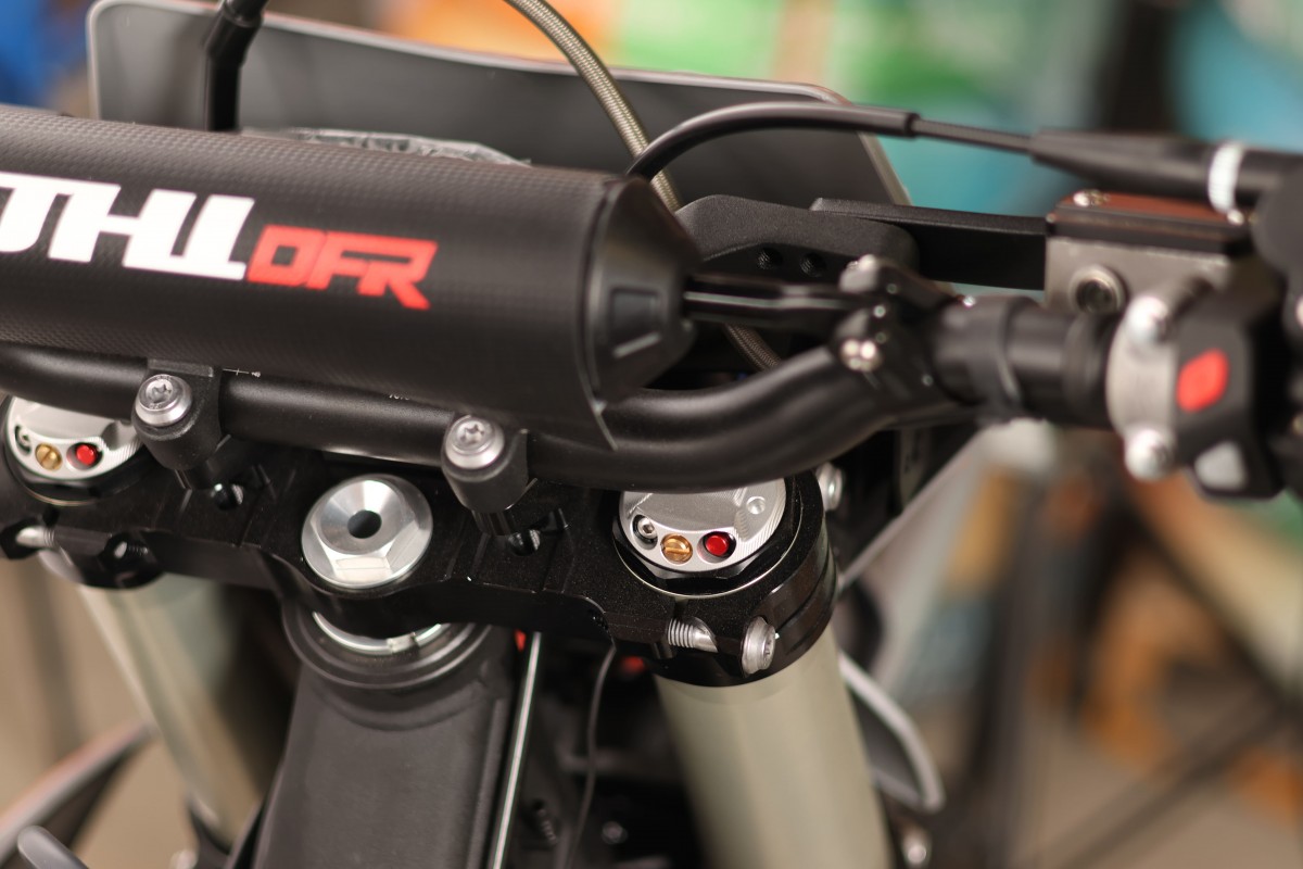 jhlmoto.ru-jhl-zr6-nb300-jhlofr-enduro-11-1200x800